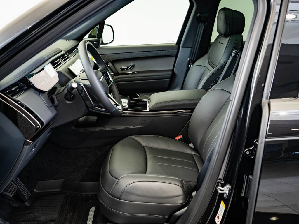 Used 2026 Santorini Black Land Rover SE image 21