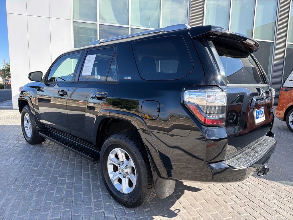 Used 2018 Midnight Black Metallic Toyota SR5 Premium image 3