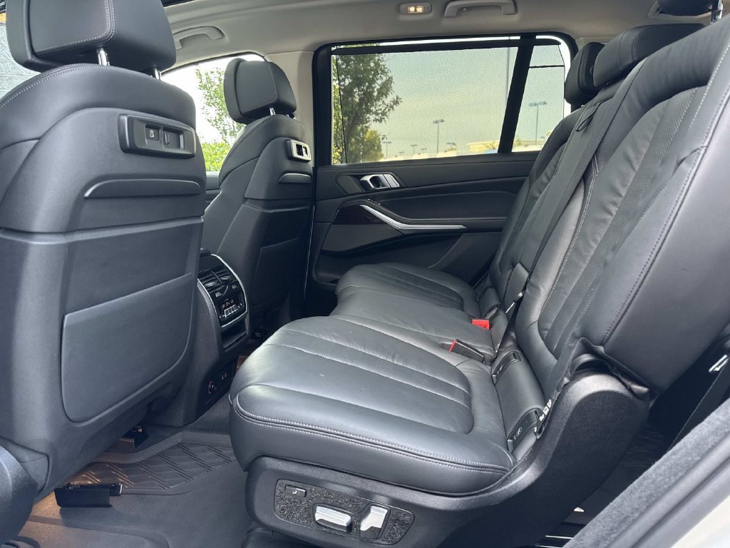 Used 2019 White Metallic BMW xDrive40i image 14