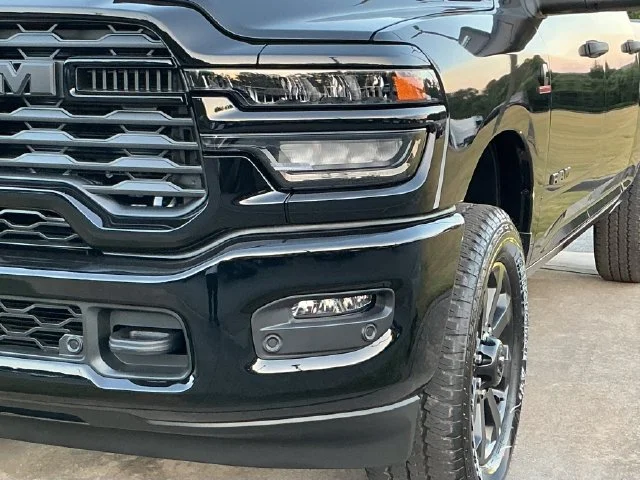 New 2027 Diamond Black Crystal Pearl-Coat Exterior Paint RAM Big Horn image 11