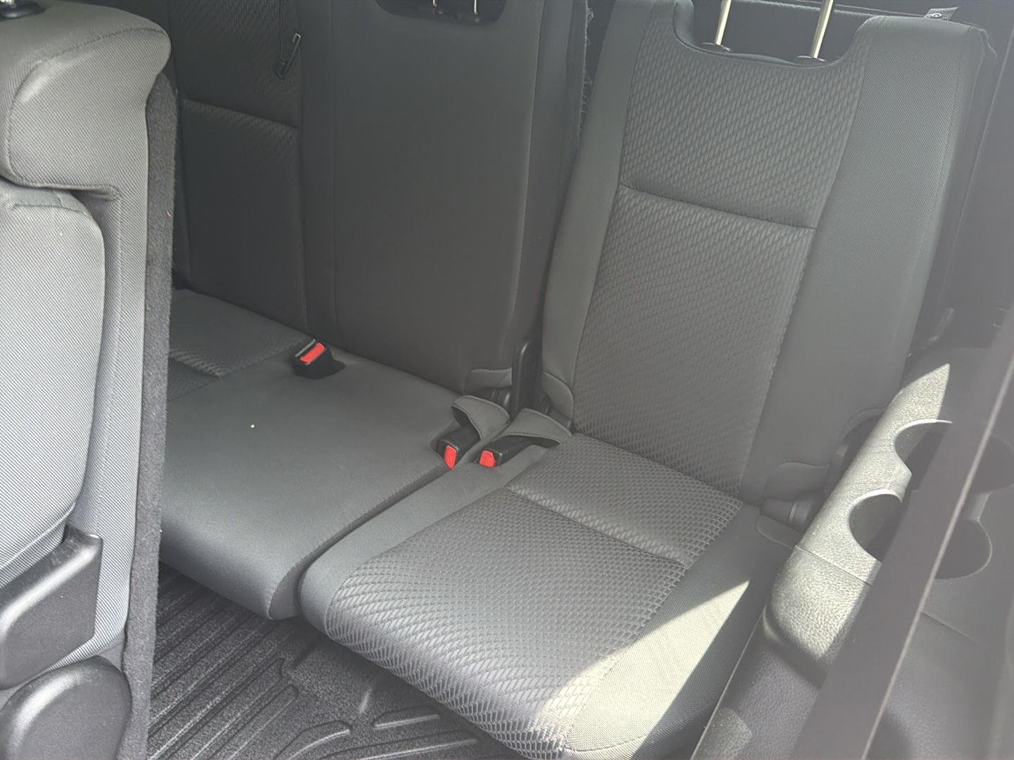 Used 2019  Toyota LE image 19