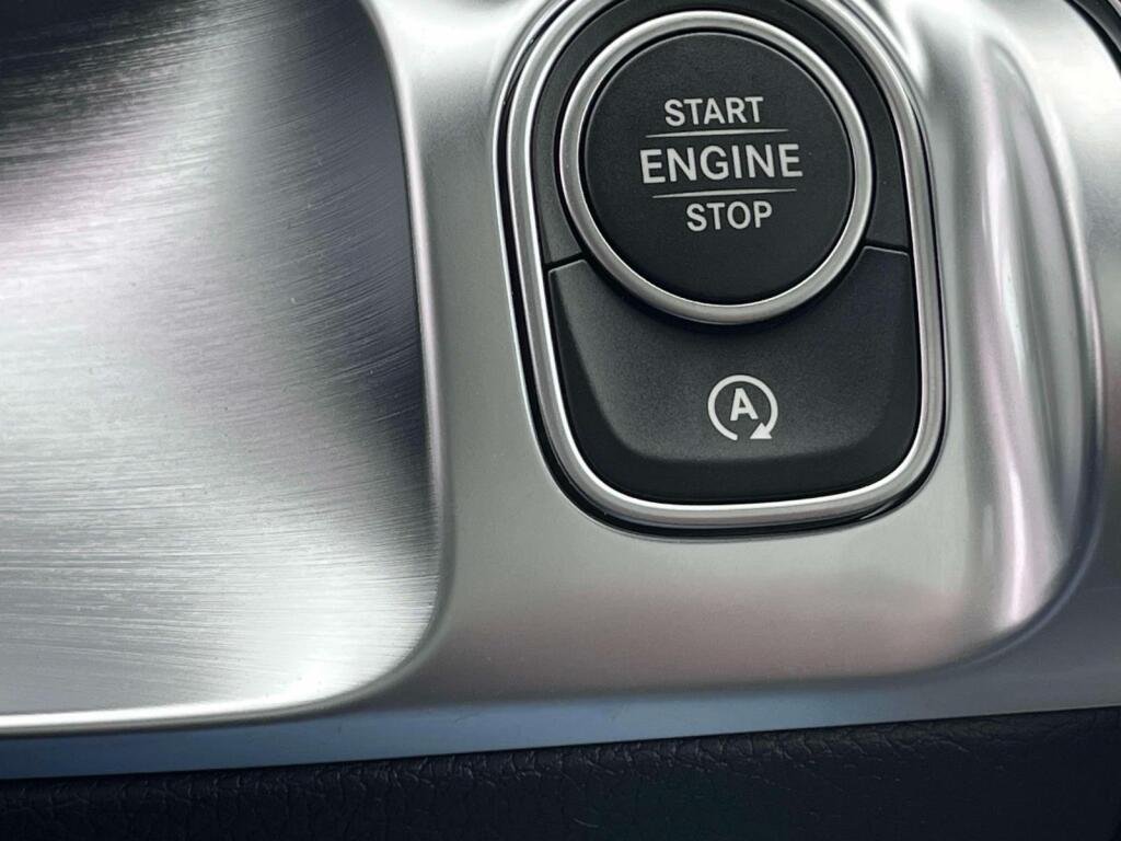 New 2026 Polar White Mercedes-Benz GLB 250 image 36