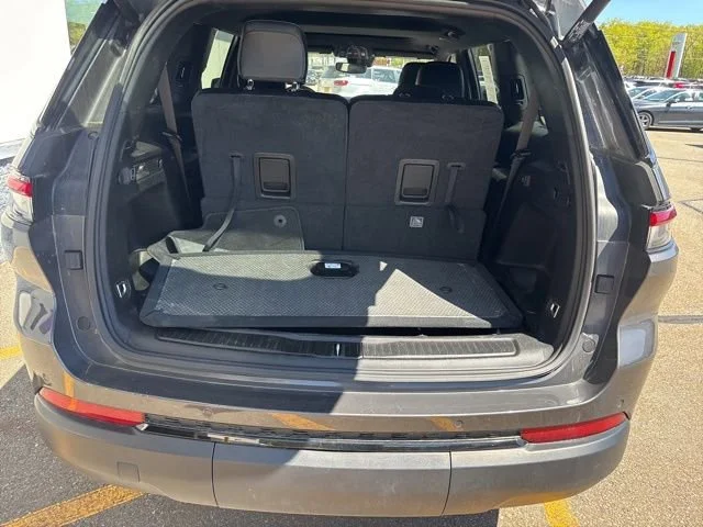 Certified Used 2023 Baltic Gray Metallic Clearcoat Jeep Altitude image 9