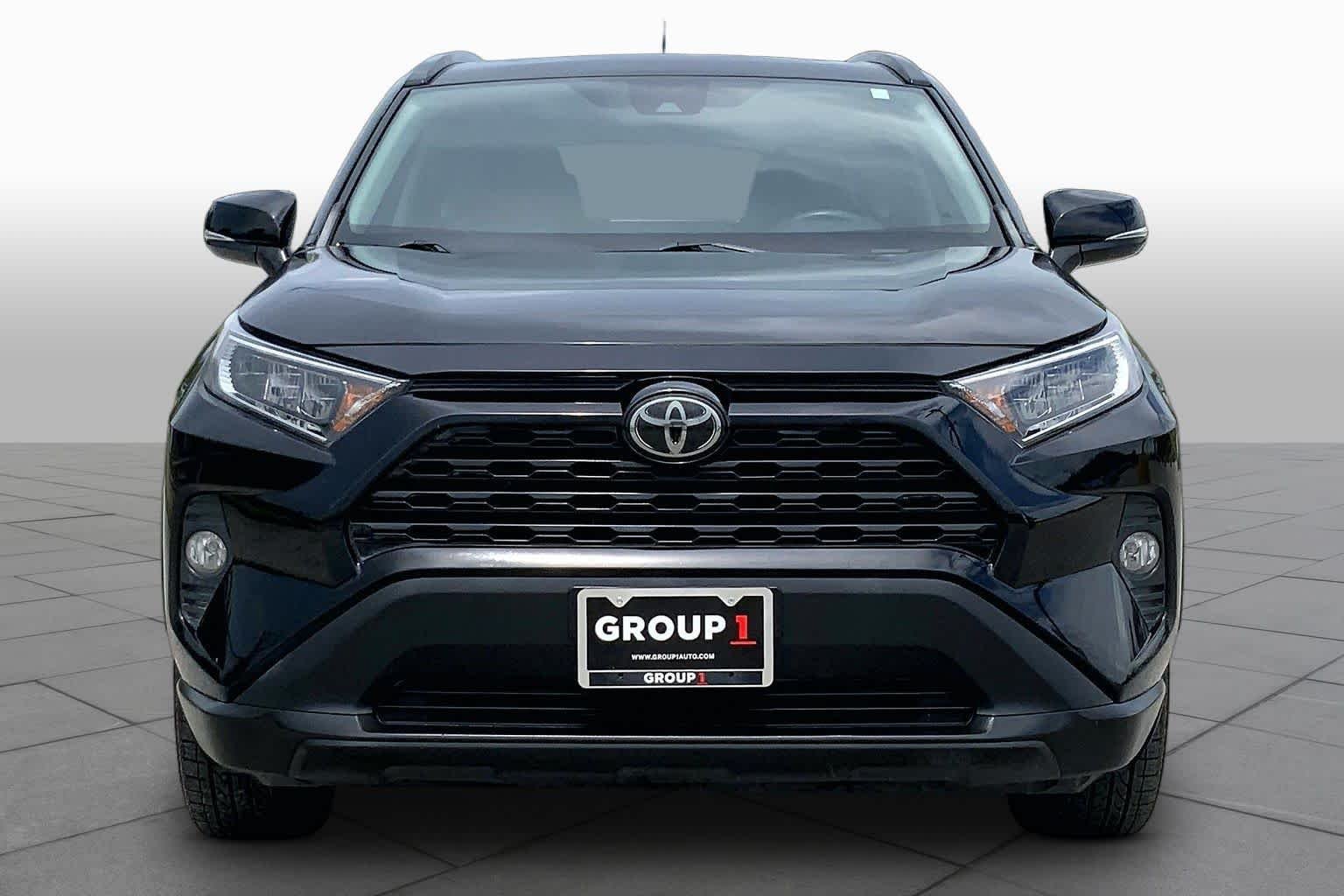 Used 2021 Midnight Black Metallic Toyota XLE Premium image 4