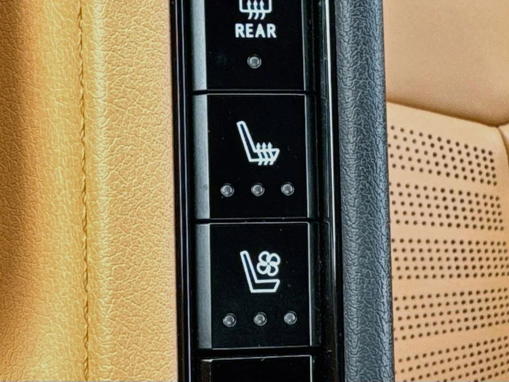Used 2020 White Chevrolet Stingray image 26