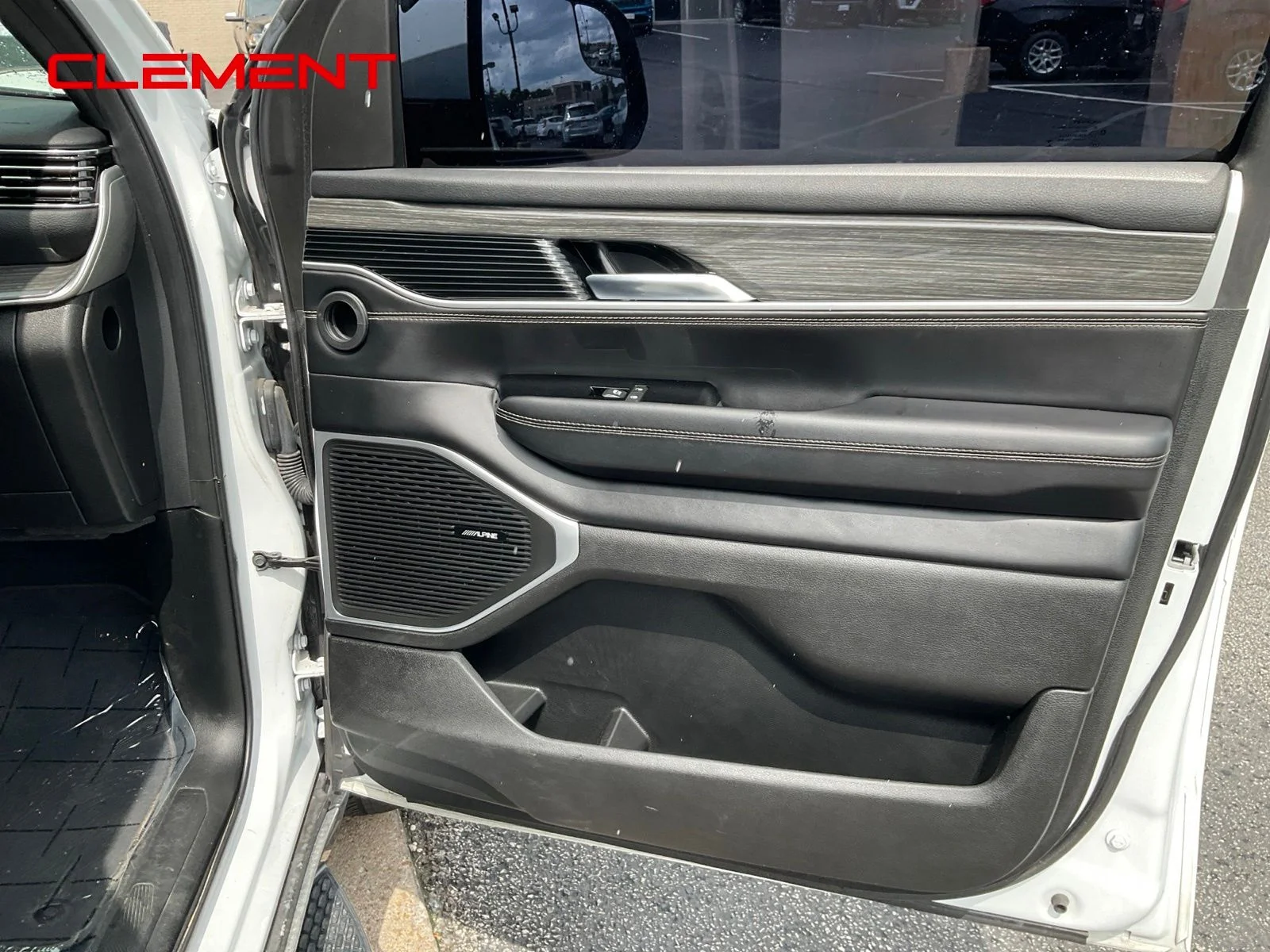 Used 2022 White Jeep Series III image 43