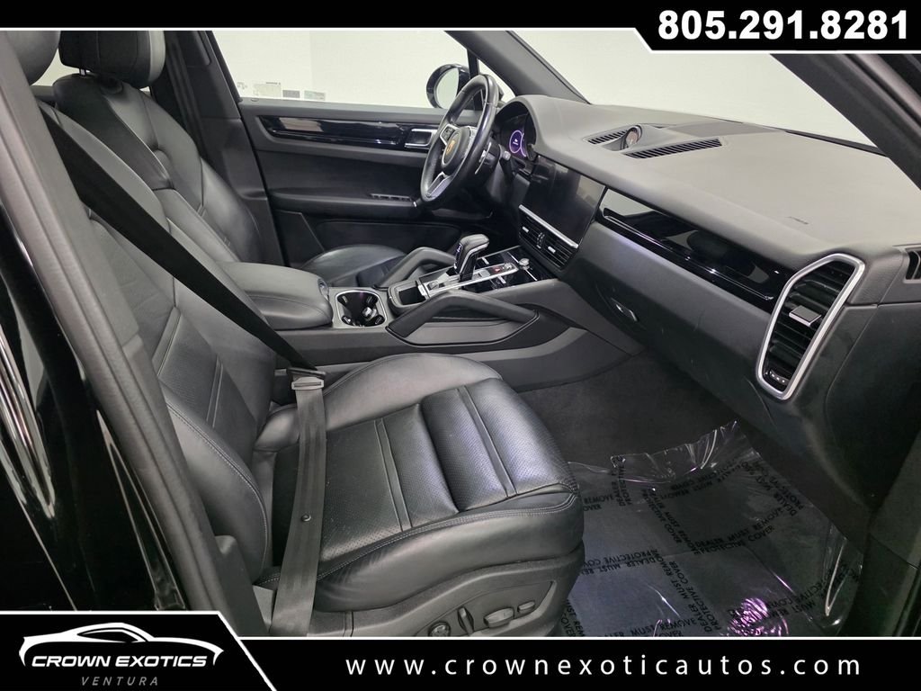 Used 2022  Porsche Base image 10