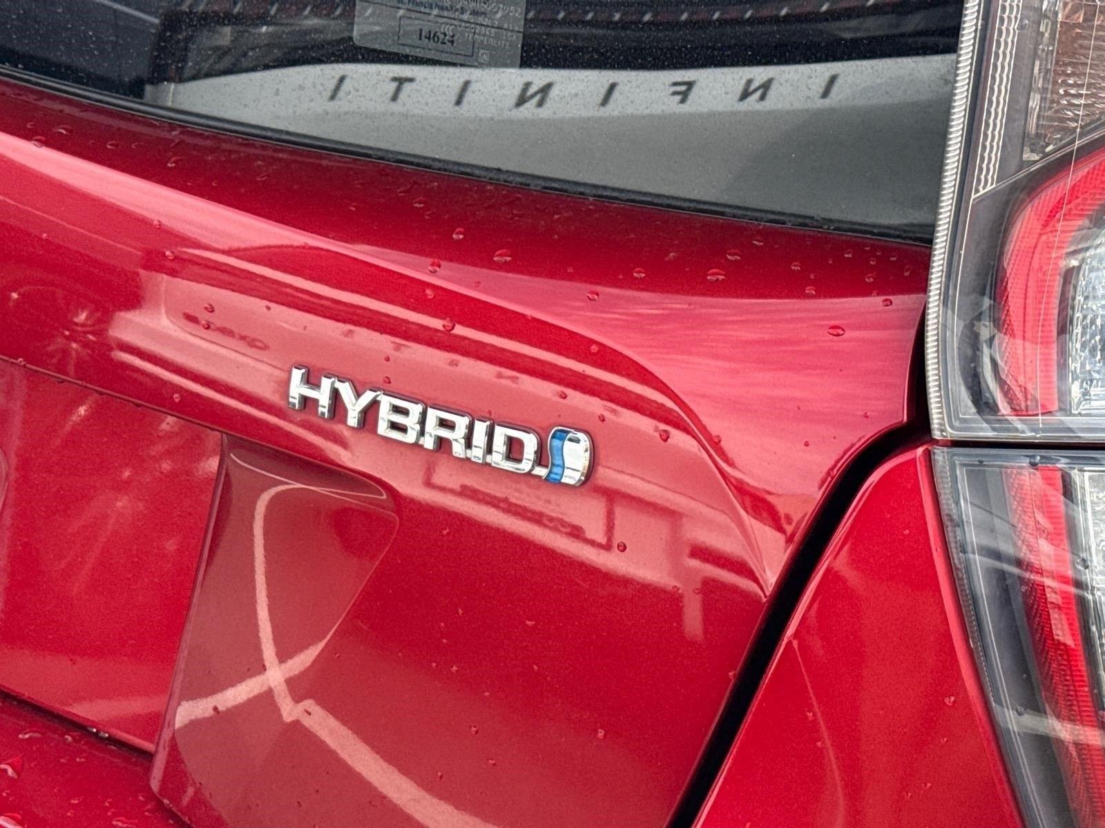 Used 2016 Hypersonic Red Toyota Two image 14