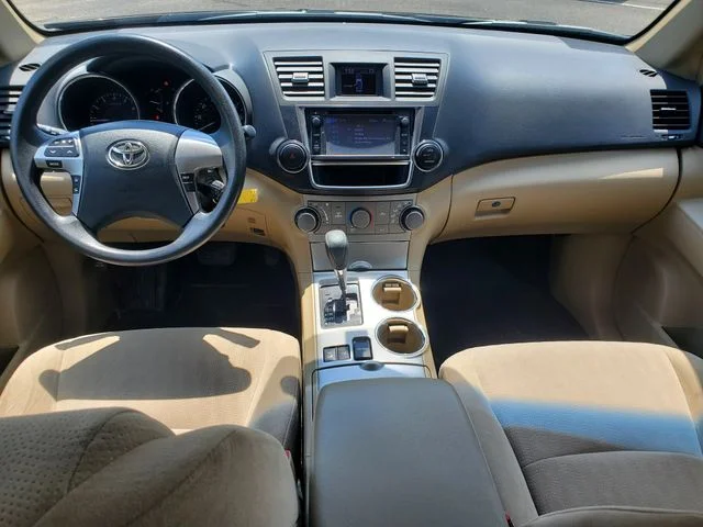 Used 2013 Red Toyota Base image 12