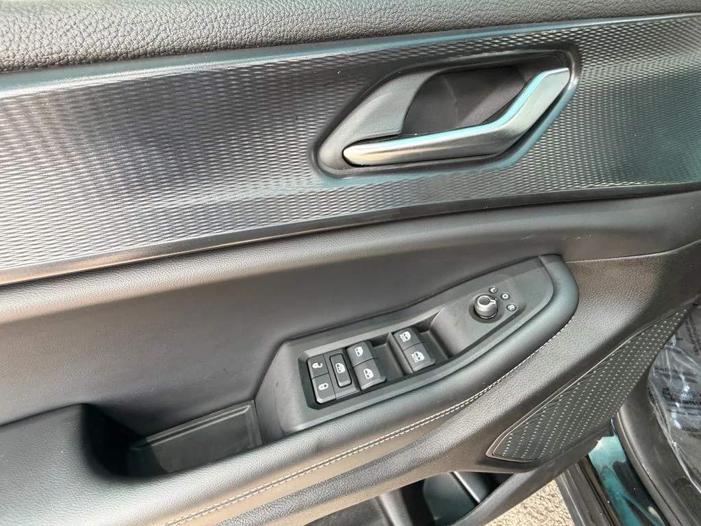 Used 2025 Black Jeep Altitude image 11