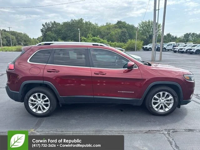 Used 2019 Velvet Red Pearlcoat Jeep Latitude image 8