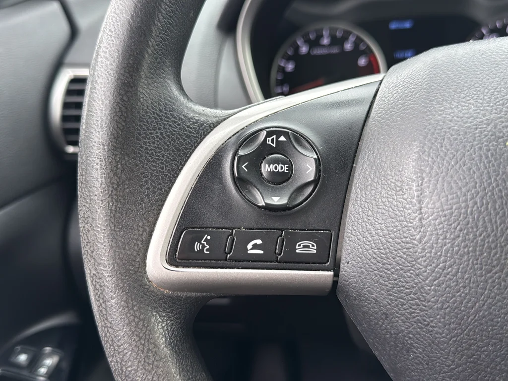 Used 2020  Mitsubishi LE image 12