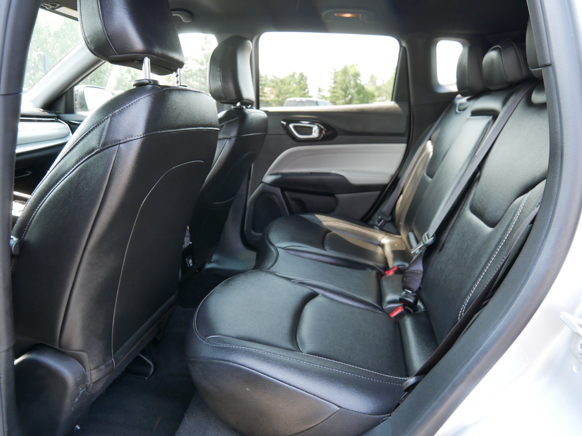 Used 2025 Silver Zynith Jeep Limited image 11
