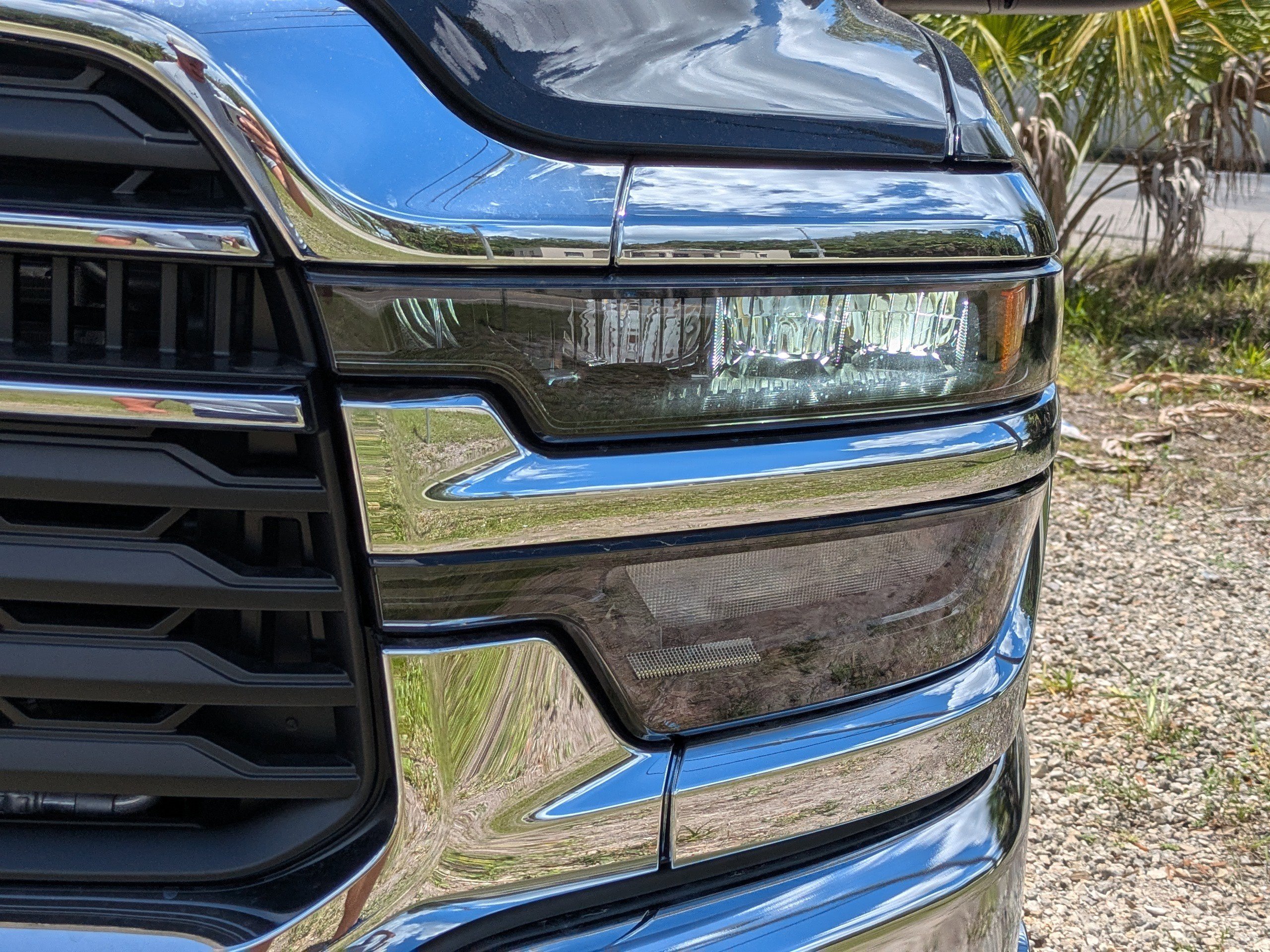 New 2026 Diamond Black Crystal Pearl-Coat Exterior Paint RAM Tradesman image 8
