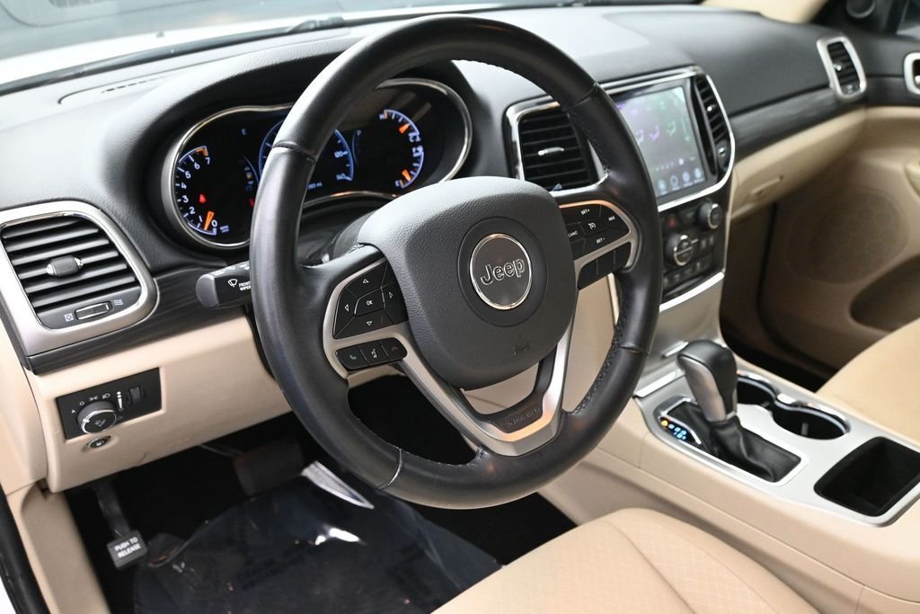 Used 2022 White Jeep Laredo E image 19