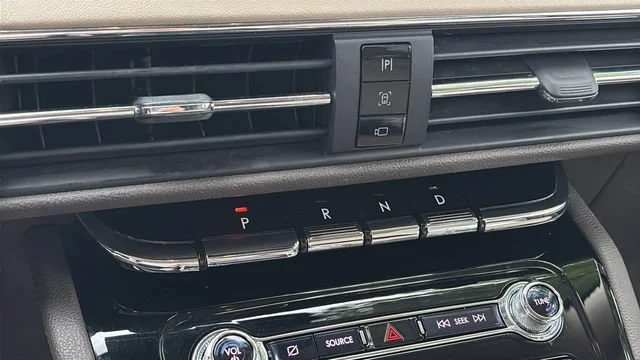 Used 2020 White Lincoln Reserve image 30