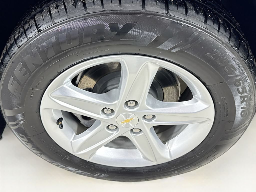 Used 2024 Sterling Gray Metallic Chevrolet LT image 39