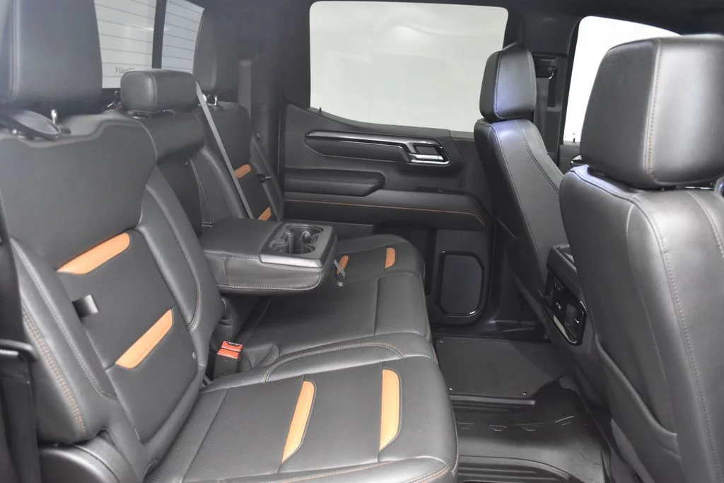 Used 2025 White GMC AT4 image 26