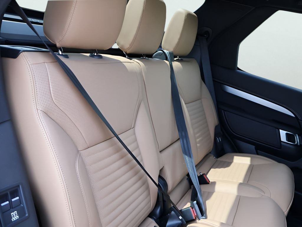 New 2026 Fuji White Land Rover Dynamic SE image 12