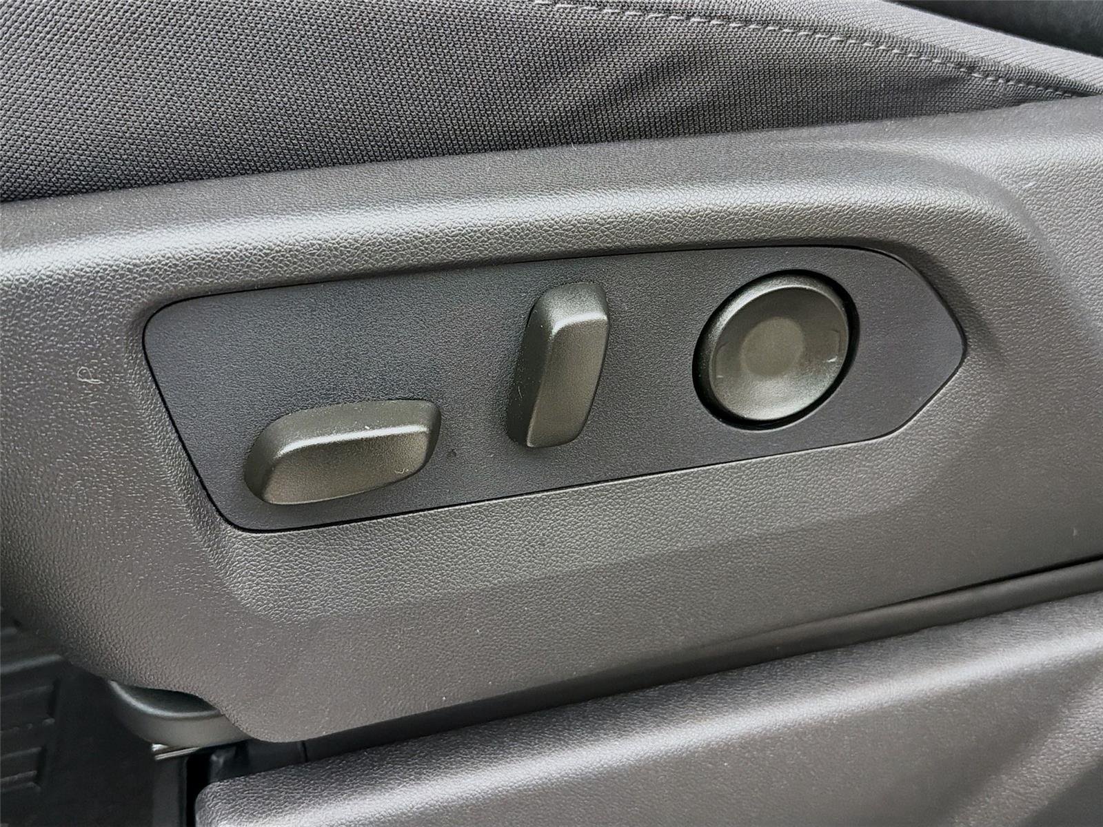 New 2026 Onyx Black GMC Elevation image 43