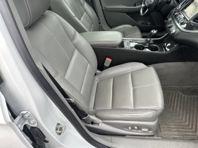 Used 2019 Summit White Chevrolet LT image 27