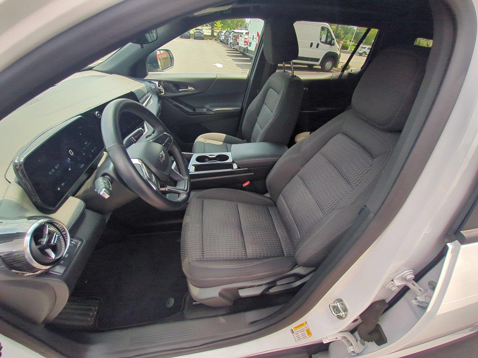 Used 2025 Summit White Chevrolet FWD LT image 18