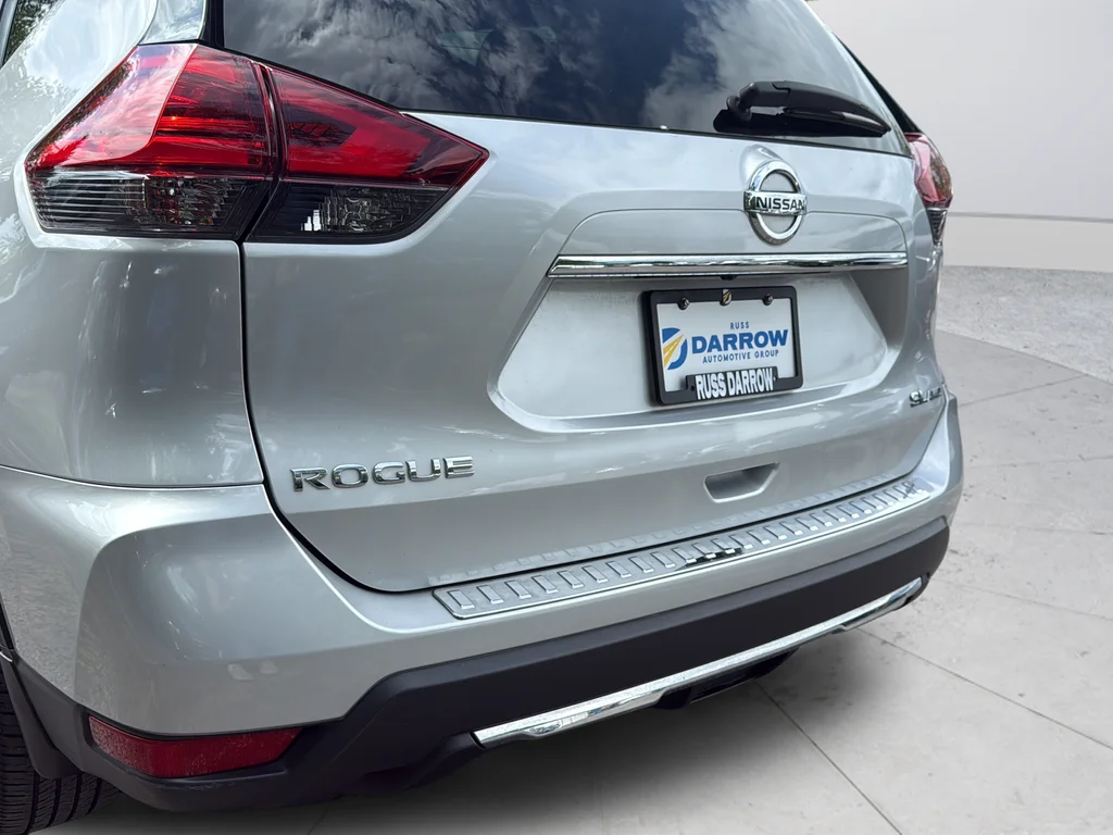 Used 2017 Silver Nissan SL image 15