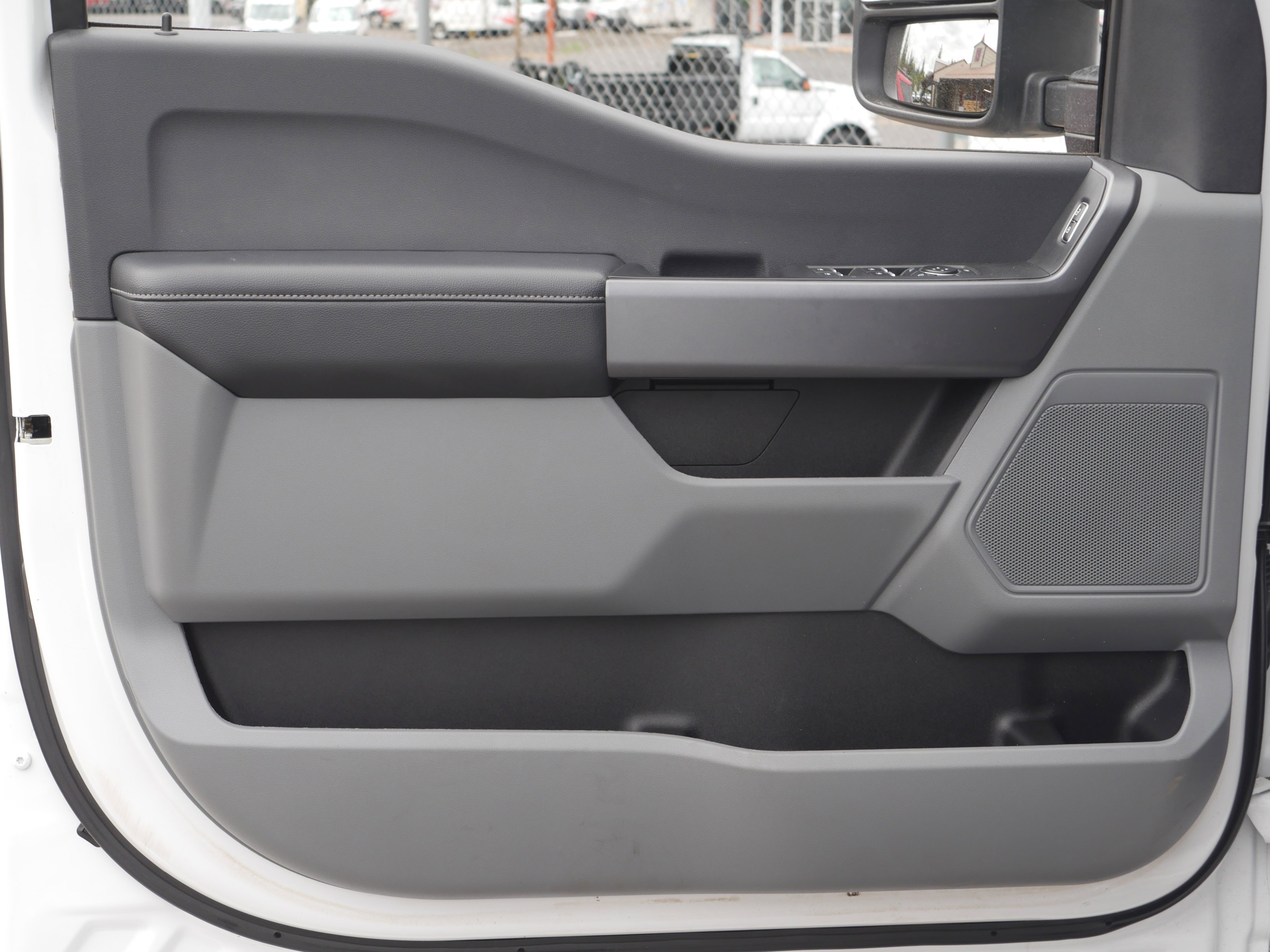 Used 2024 Oxford White Ford XLT image 33