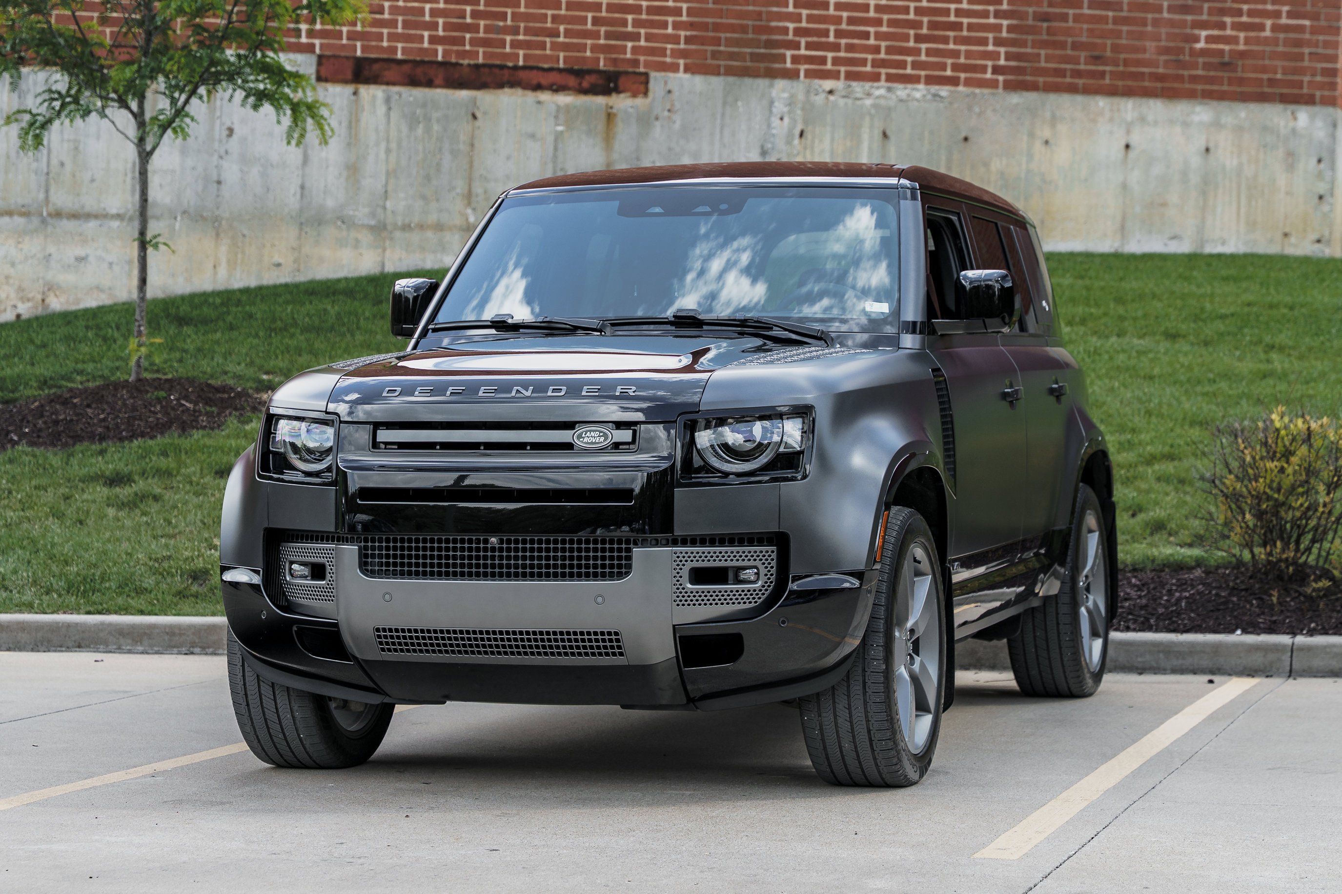Used 2024 Carpathian Grey Premium Metallic Land Rover Carpathian Edition image 7