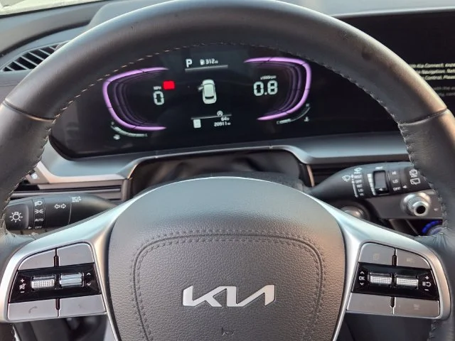 Used 2025 White Kia LX image 25
