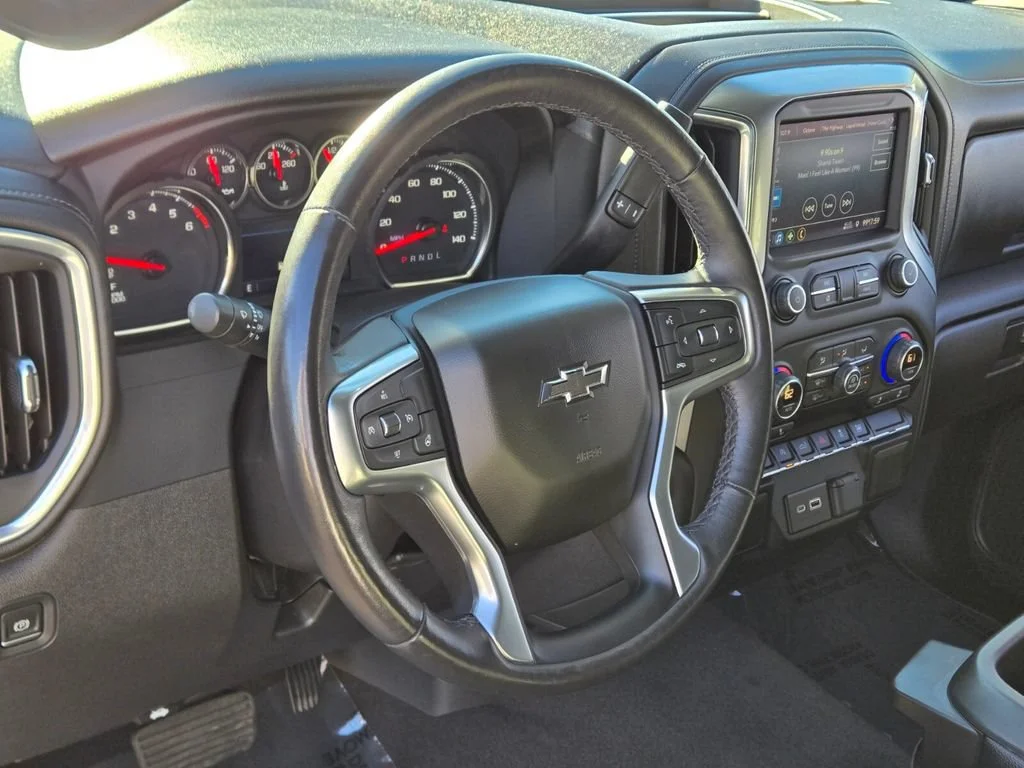 Used 2022 Iridescent Pearl Tricoat Chevrolet RST image 18