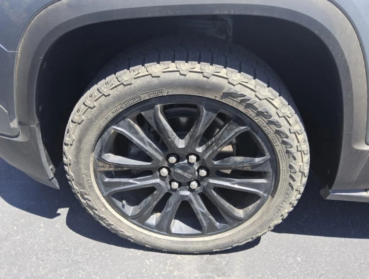 Used 2023 STERLING METALLIC GMC SLE image 25