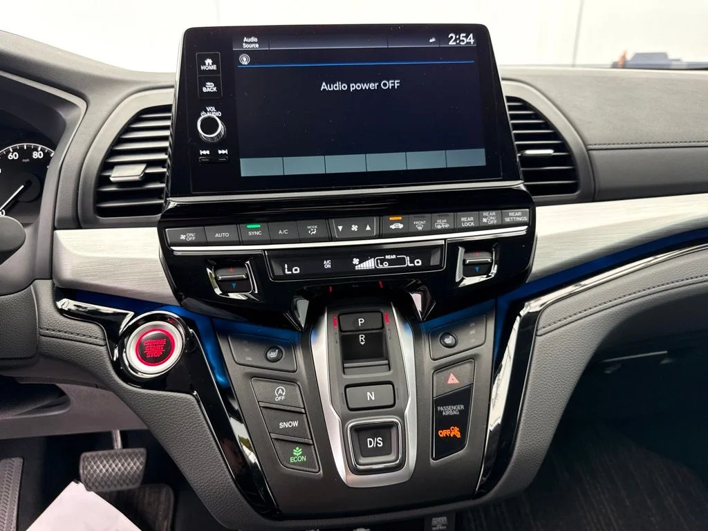New 2026 Platinum White Pearl Honda Touring image 24