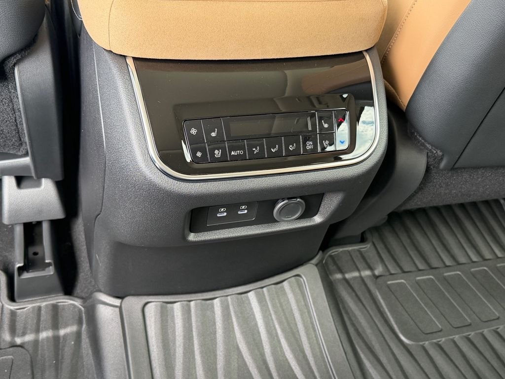 New 2027 RADIANT WHITE INFINITI Luxe 2WD image 16
