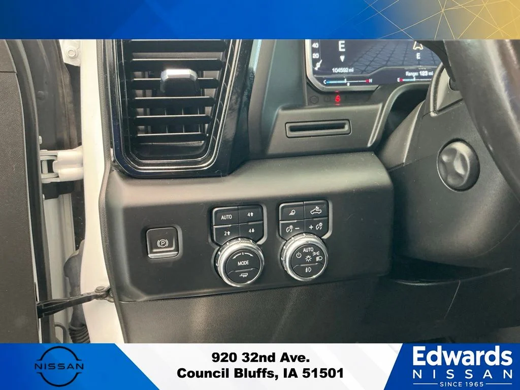 Used 2023 White GMC AT4 image 23