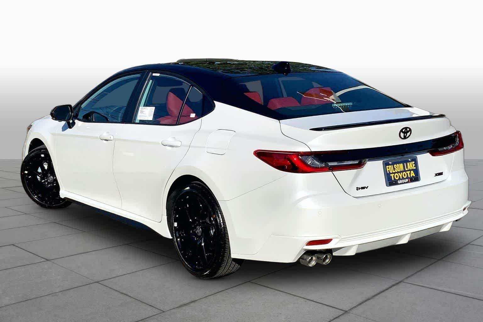New 2026 Wind Chill Pearl with Midnight Black Metallic roof Toyota XSE image 12