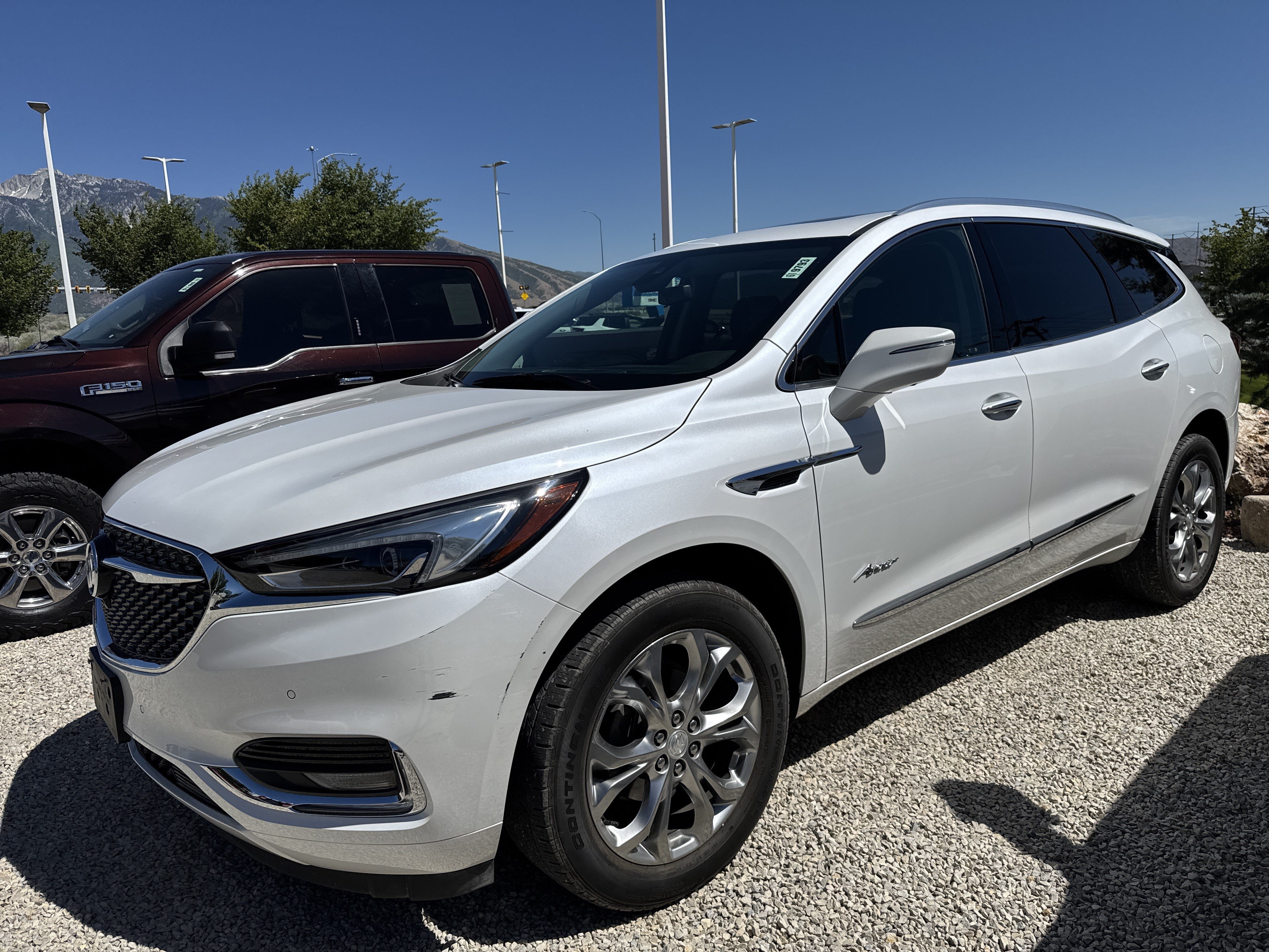 Used 2020 WHITE FROST TRICOAT Buick Avenir image 2
