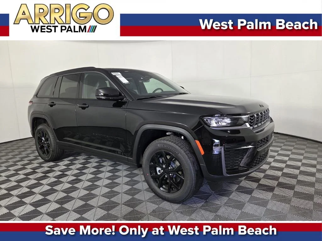 New 2026 Diamond Black Crystal Pearl-Coat Exterior Paint Jeep Laredo Altitude image 1