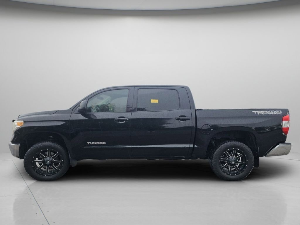 Used 2015 Black Toyota SR5 image 21
