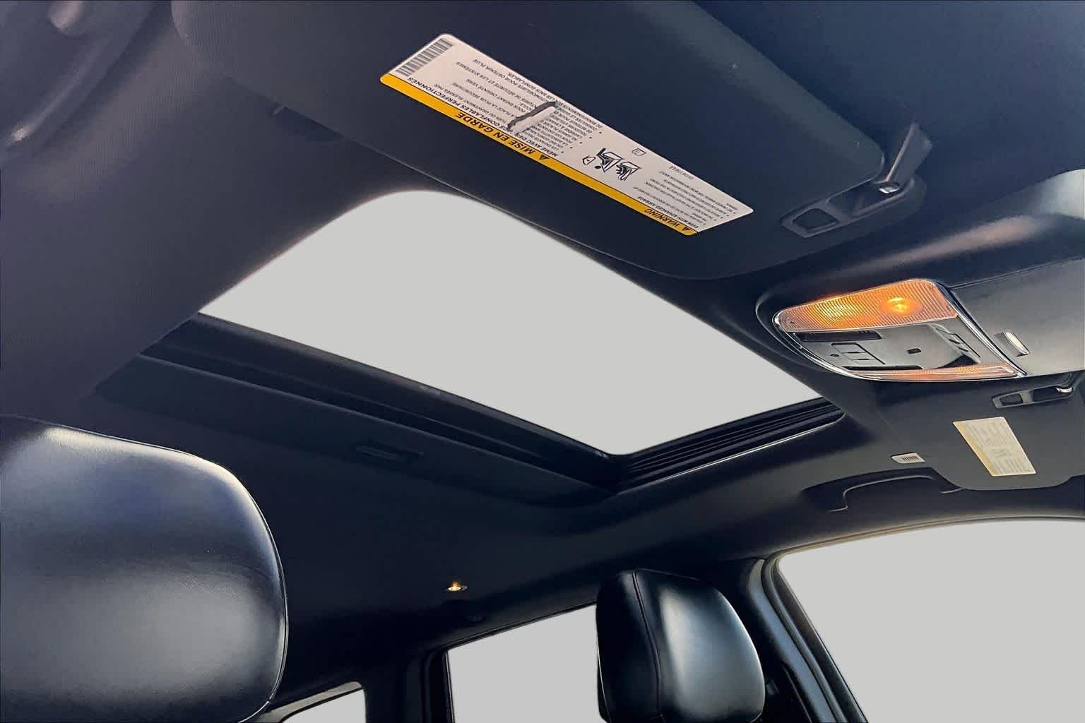 Used 2020 Diamond Black Crystal Pearlcoat Jeep Limited image 13