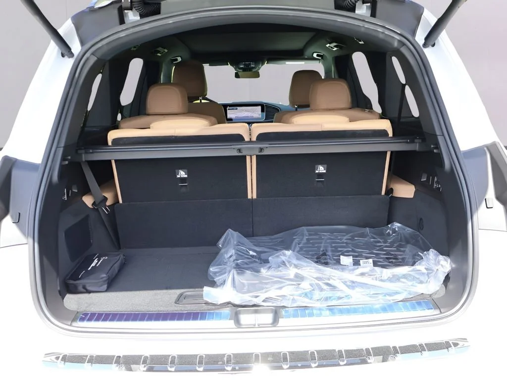 New 2026 MANUFAKTUR Moonlight White Metallic Mercedes-Benz GLS 450 image 57