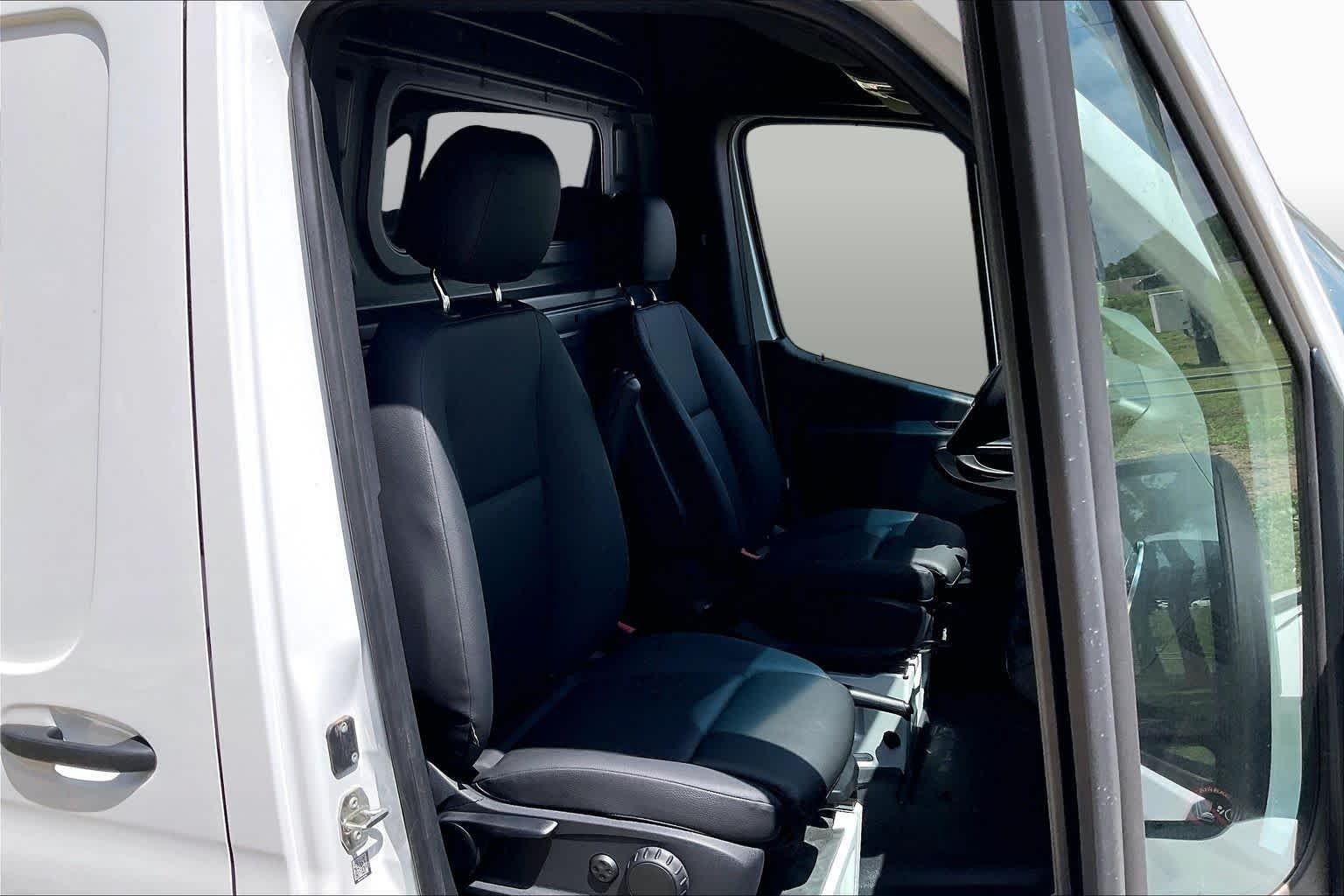 Used 2025 Arctic White Mercedes-Benz  image 8