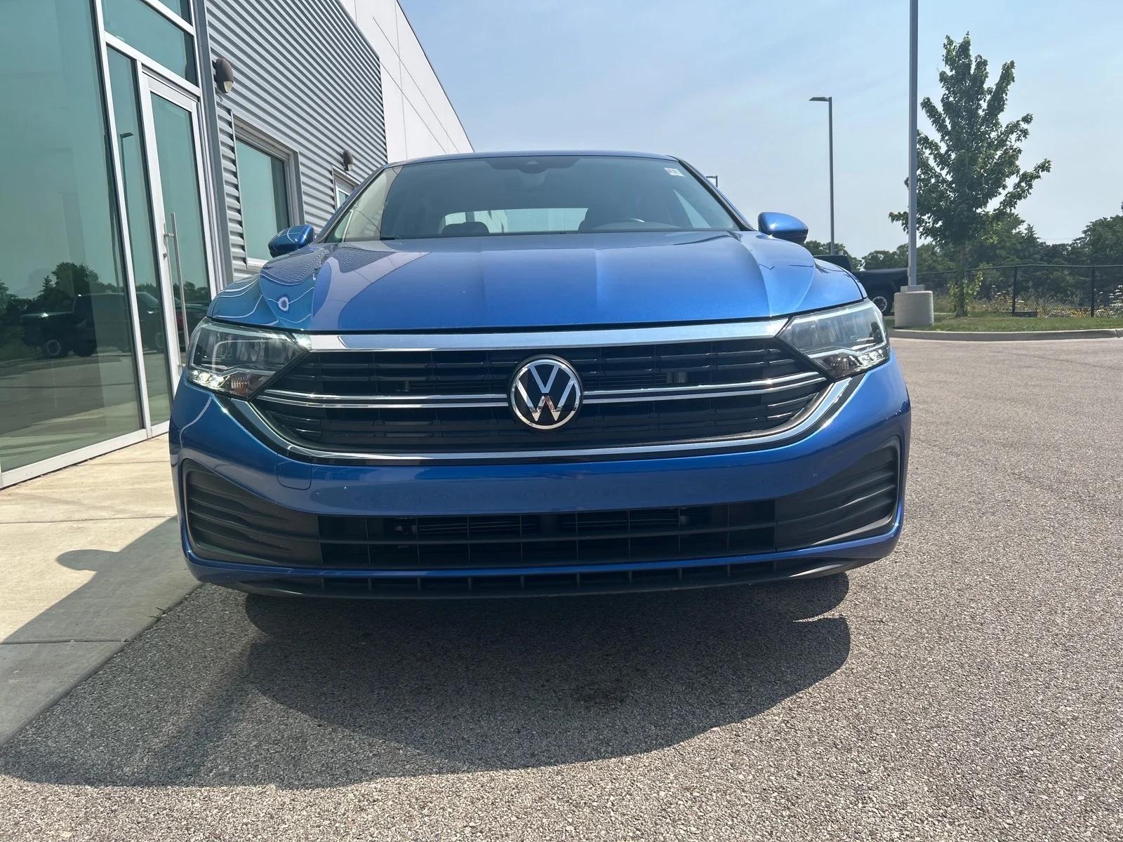 Used 2023 Blue Volkswagen SE AUTO image 8