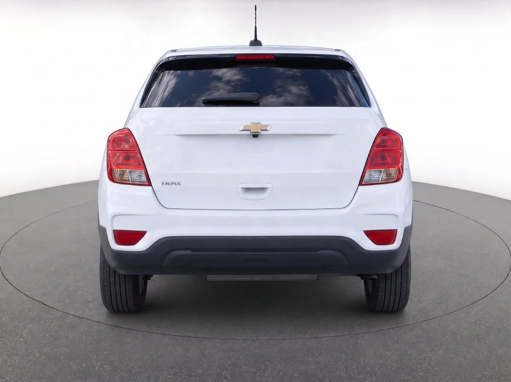 Used 2019 SUMMIT WHITE Chevrolet LS image 7