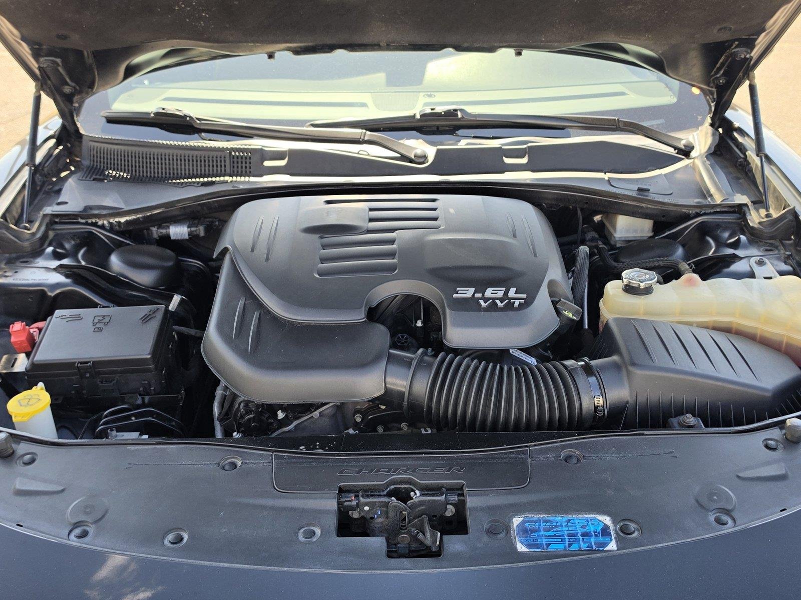 Used 2023  Dodge SXT image 36