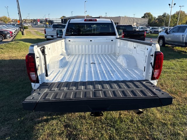 Used 2022 White GMC SLE image 9