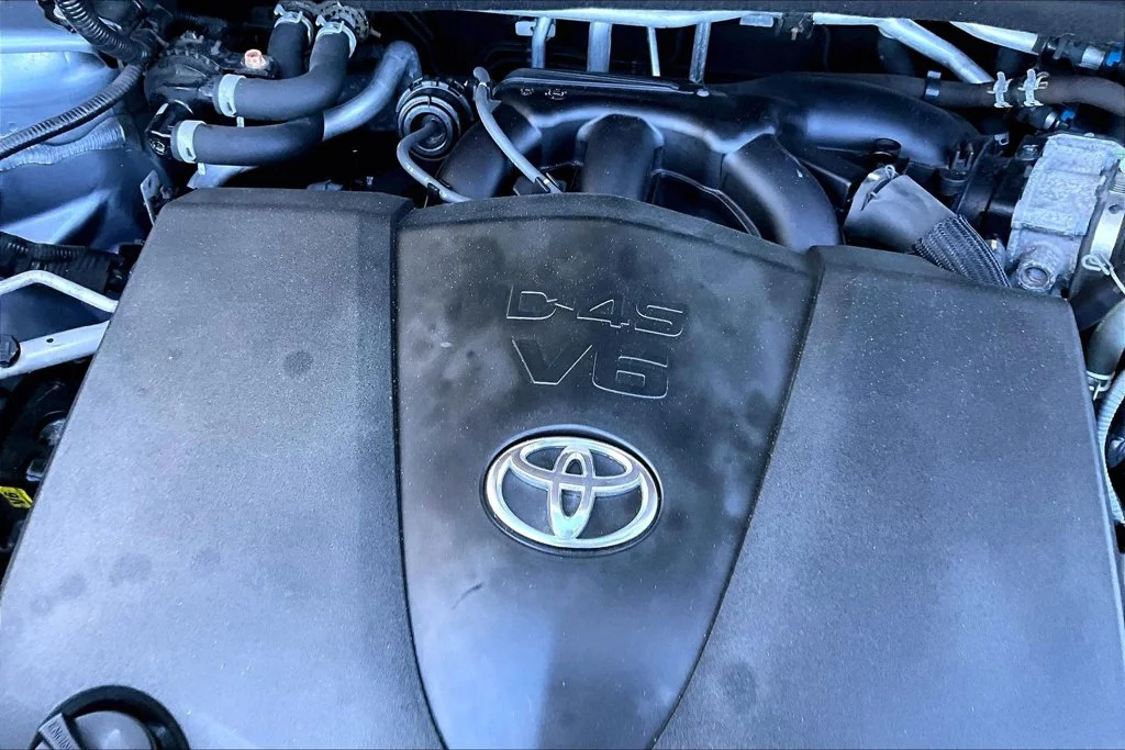 Used 2021 Silver Toyota XLE image 37