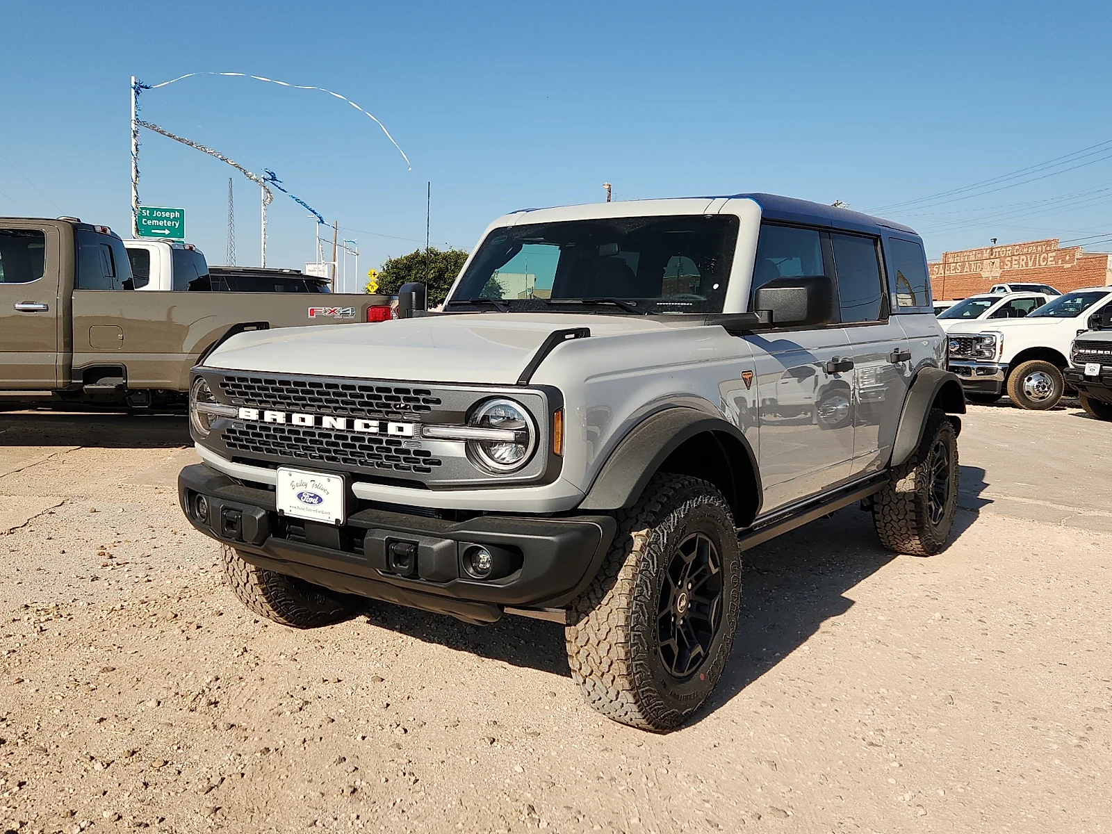 New 2026 Avalanche Gray Ford Badlands image 3