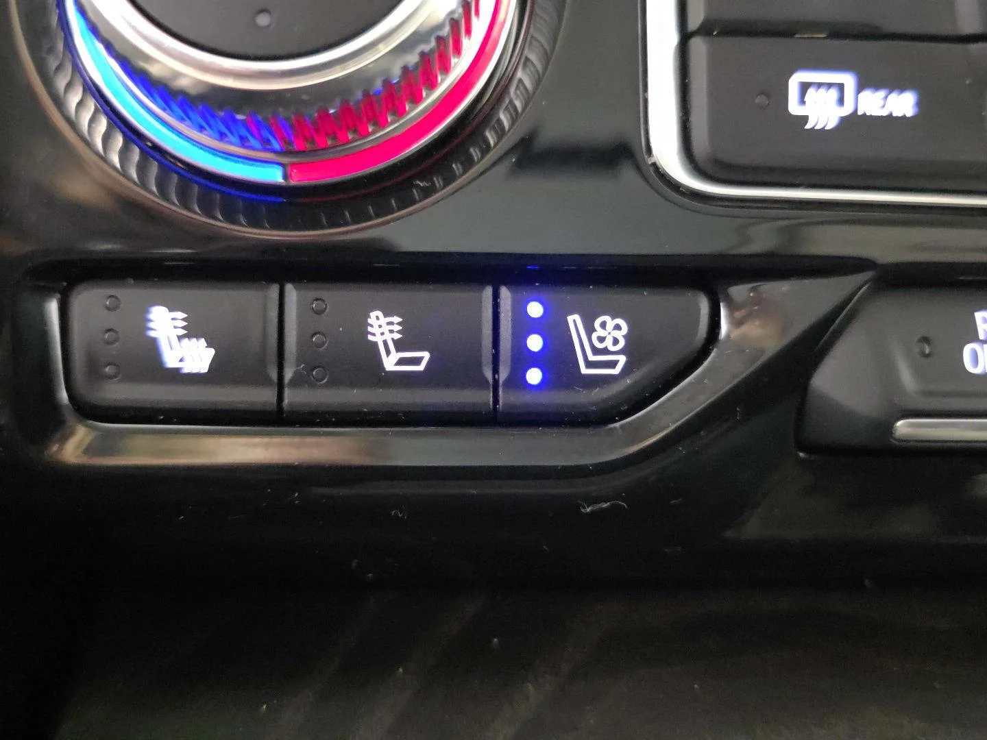 Used 2024 White Frost Tricoat GMC Denali image 18