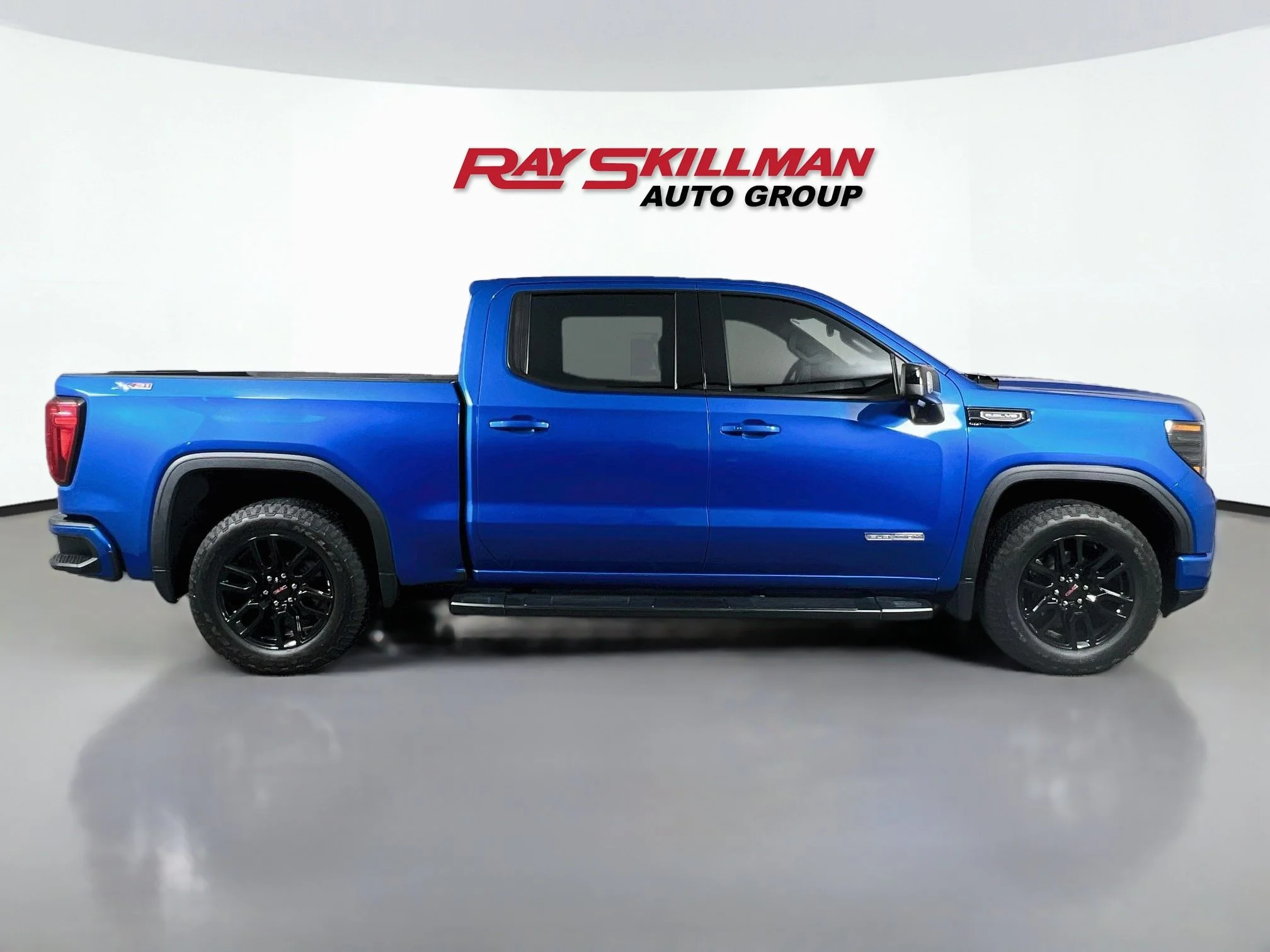 Used 2024 Dynamic Blue Metallic GMC ELEVATION image 8